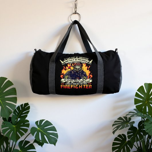 Verdienter Feuerwehrtitel mit Blut Duffle Bag