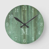 Verdigris-gewittertes Bronze-Look Monogramm Runde Wanduhr (Vorderseite)