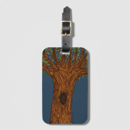 Verdrehter Baum mit blauem Hintergrund Gepäckanhänger