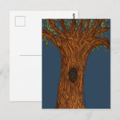 Verdrehter Baum mit blauem Hintergrund Postkarte (Vorne/Hinten)