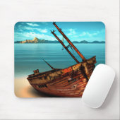 Verdünntes Boot an einem verschollenen Sandstrand Mousepad (Mit Mouse)