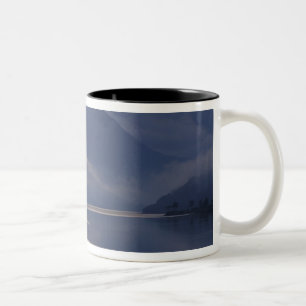 Vereinigtes Königreich, Schottland. Loch Duich Zweifarbige Tasse