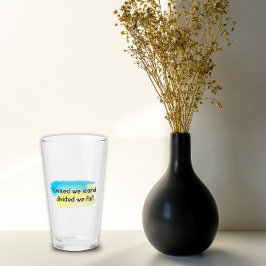 Vereint stehen Ukraine Zitat gelb blau Glas