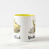 Verfasser-Küken mit Papier, Feder-Spule und Tinte Zweifarbige Tasse (Mittel)