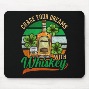 Verfolge deine Träume mit Whiskey St. Patrick's Da Mousepad