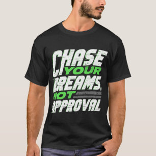 Verfolge deine Träume, nicht die Zustimmung Motivi T-Shirt