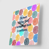 Verführerische Frau Quadratische Wanduhr (Winkel)