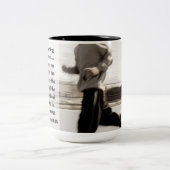 Vergessen Sie die Vergangenheit, auf die ich drück Zweifarbige Tasse (Mittel)