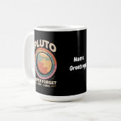 Vergessen Sie Pluto 1930-2006 Funny Retro Space Kaffeetasse (Vorderseite Links)