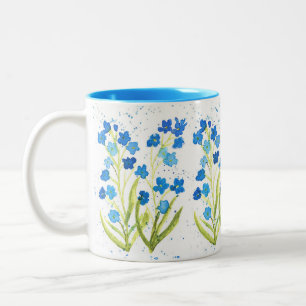 Vergiss mich nicht, blühende Blumen in den Gärten  Zweifarbige Tasse