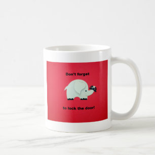 Vergiss nicht, die Tür abzuschließen. Kaffeetasse