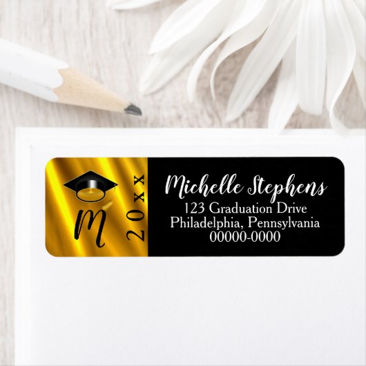 Vergoldet | Schwarze Grad-Cap-Jahr-Monogramm (Insitu)