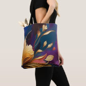 Vergoldete Blüte – Abstrakte florale Komposition Tasche (Von Nahem)