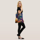 Vergoldete Blüte – Abstrakte florale Komposition Tasche (Am Model)