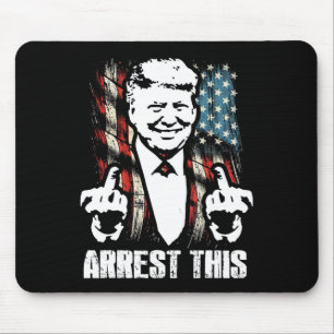 Verhaften Sie diesen Trump lustigen Mittelfinger U Mousepad