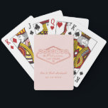 Verheiratet in der fabelhaften Las Vegas Rose Gold Spielkarten<br><div class="desc">Diese einzigartigen und lustigen,  individuellen "Verheiratet in Fabulous Las Vegas" Gastgeschenk Hochzeit Spielkarten verfügen über eine Imitate Rose Gold-Folie Design inspiriert durch das Welcome to Las Vegas,  Nevada" Zeichen,  zusammen mit Monogramm Text,  der mit dem Namen des Paares und dem Hochzeitstag personalisiert werden kann. Rosa Hintergrundfarbe kann geändert werden.</div>