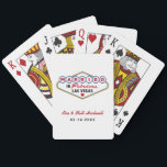 Verheiratet in Fabulous Las Vegas Wedding Monogram Spielkarten<br><div class="desc">Diese einzigartigen und lustigen Gastgeschenk Hochzeiten "Verheiratet in Fabulous Las Vegas" sind mit einem Monogramm der Braut- und Bräutigam-Namen,  Hochzeitstermine und einem weißen Hintergrund versehen. Schwarz,  Weiß,  Rot,  Blau,  Gelb und Grau.</div>