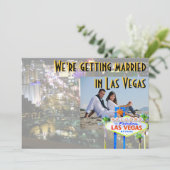 Verheiratet in Las Vegas Fotokarte Einladung (Stehend Vorderseite)