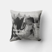 Verheiratet & Merry | Elegante Schwarz-Weiß-Hochze Kissen (Rückseite)