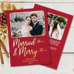 Verheiratet Merry Newlywed 1. Foto Folien Feiertagskarte<br><div class="desc">Verheiratet und froh Unsere erste Weihnachts-2-Foto-Filmgrusskarte in Weihnachtsrot ist der perfekte Weg, um ein frisch vermähltes Ehepaar zu feiern, mit seinem sauberen und modernen Schriftart mit Herzen und klassischen Ferienfarben, sowie eine personalisierte Botschaft auf der Rückseite. Die spielerische "Verheiratete und fröhliche" Botschaft ist eine nachdenkliche und sentimentale Art, gemeinsam die...</div>