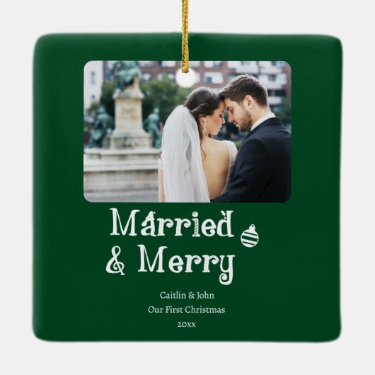 Verheiratet Merry Newlyweds 1. Weihnachtsgrün Foto Keramikornament (Rückseite)