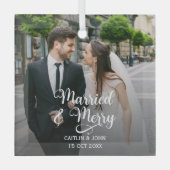 Verheiratet Merry Newlyweds Erstes Foto Ornament Aus Glas (Vorderseite)