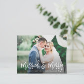 VERHEIRATET & MERRY | rustikale Hochzeitsankündigu Postkarte (Stehend Vorderseite)