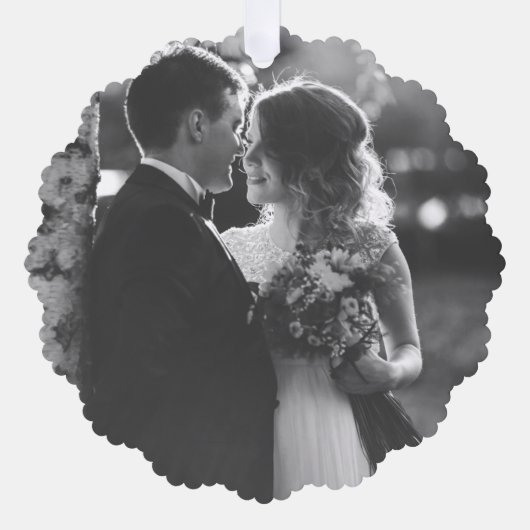 Verheiratet & Merry Script Rotes Kariertes Foto We Ornament Karte (Vorderseite)