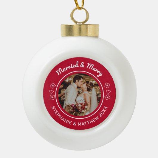 Verheiratet & Merry Wedding Foto Modernes Rotes Keramik Kugel-Ornament (Vorderseite)