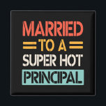 Verheiratet zu einem superheißen Hauptaufseher Magnet<br><div class="desc">Verheiratet zu einem superheißen Hochzeitsbride-Ehemann</div>