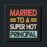 Verheiratet zu einem superheißen Hauptaufseher Magnet<br><div class="desc">Verheiratet zu einem superheißen Hochzeitsbride-Ehemann</div>