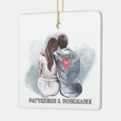 Verheiratete Couple Cuddling - Romantische Rückans Keramikornament (Links)