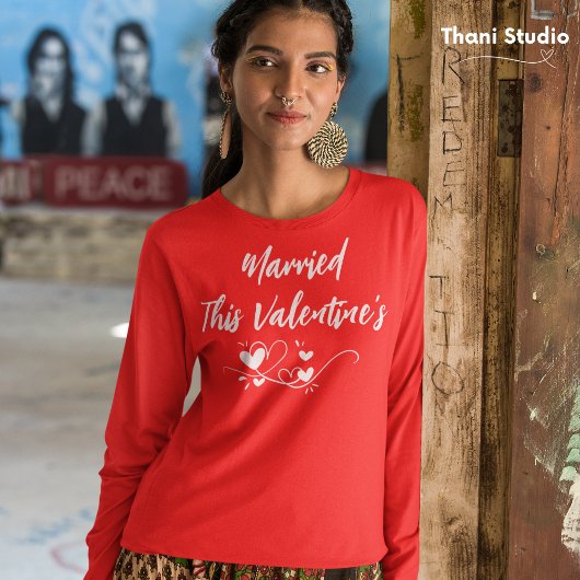 Verheiratete Herzmoderne Typografie T-Shirt