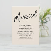 "Verheiratete" Lässige Skripttypografie Cream Empf Einladung (Stehend Vorderseite)