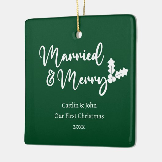 Verheiratete und fröhliche erste Weihnachtsgrün Keramikornament (Links)