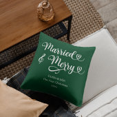 Verheiratete und fröhliche erste Weihnachtsgrün Kissen