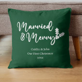 Verheiratete und fröhliche erste Weihnachtsgrün Kissen