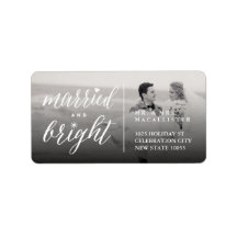 Verheiratete und helle Hochzeitsadresse des Fotos