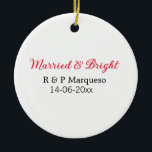 Verheiratete und helle Paarnamen Hochzeitsdatum hi Keramik Ornament<br><div class="desc">Für Liebhaber wie uns</div>