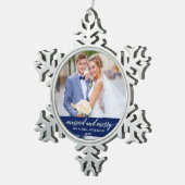 Verheiratete und Merry Wedding Calligraphy Blue Schneeflocken Zinn-Ornament (Rechts)