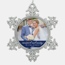 Verheiratete und Merry Wedding Calligraphy Blue Schneeflocken Zinn-Ornament