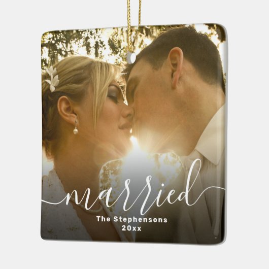 Verheiratetes, elegantes Skriptüberlagertes zweise Keramikornament (Links)