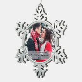 Verheiratetes und fröhliches Erstes WeihnachtsFoto Schneeflocken Zinn-Ornament (Rechts)