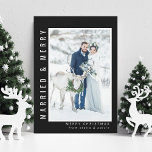 Verheiratetes und fröhliches Hochzeitsschwarz-Foto Feiertagskarte<br><div class="desc">Moderne,  einfache Skript verheiratet und fröhlich Hochzeit Foto Urlaub flache Karte mit einem zweiten Foto auf der Rückseite.</div>
