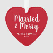 Verheiratetes und fröhliches Holiday Rotes Herz Ornament (Vorderseite)