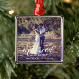 Verheiratetes und fröhliches Newlyweds Weihnachts- Ornament Aus Metall