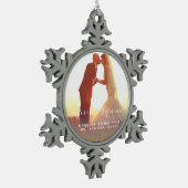 Verheiratetes Weihnachts-Foto Schneeflocken Zinn-Ornament (Links)