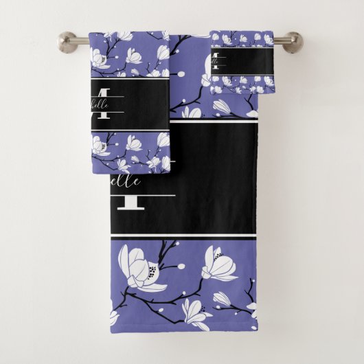 Veri Periwinkle Blue Mit Monogramm Magnolia Blume Badhandtuch Set (Insitu)