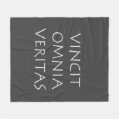 Veritas Fleecedecke (Vorderseite (Horizontal))