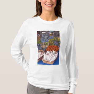 Verkaufsstand auf dem Straßenmarkt in Weiß T-Shirt